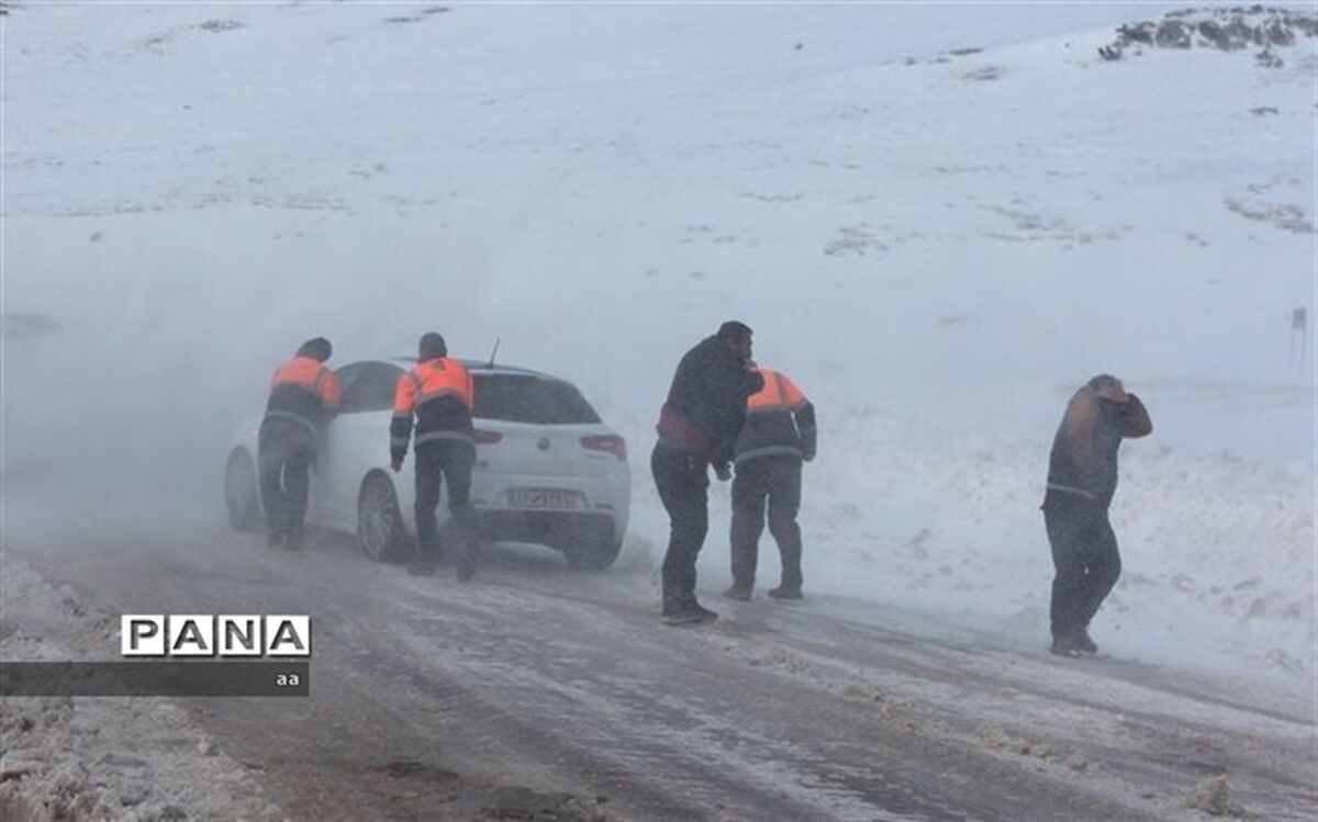 برف‌روبی ۲هزار و ۷۶۵ کیلومتر از جاده های لرستان