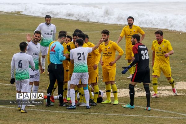 دیدار تیم های فوتبال نود ارومیه و آلومینیوم اراک