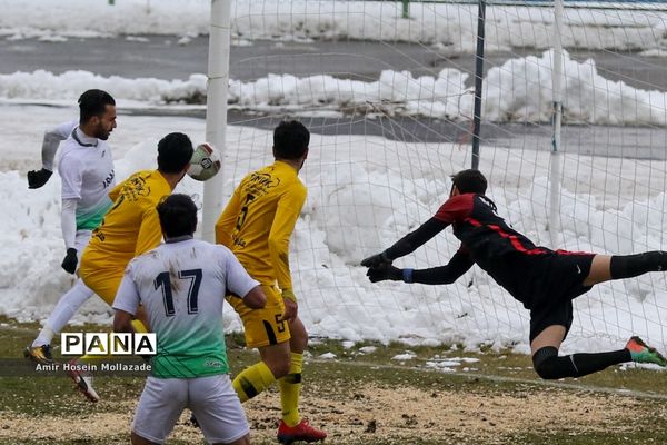 دیدار تیم های فوتبال نود ارومیه و آلومینیوم اراک