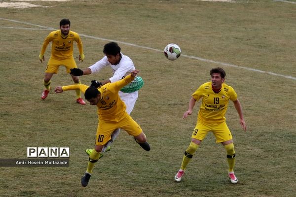 دیدار تیم های فوتبال نود ارومیه و آلومینیوم اراک