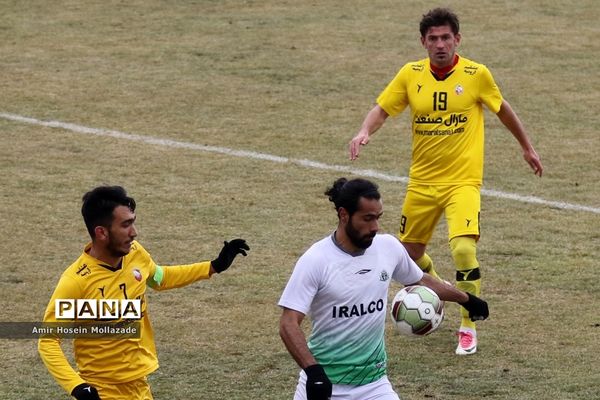 دیدار تیم های فوتبال نود ارومیه و آلومینیوم اراک