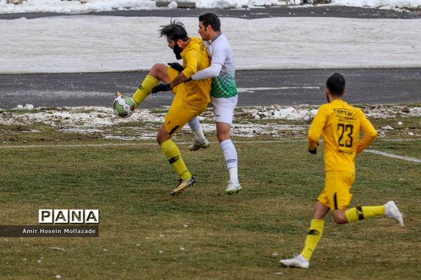 دیدار تیم های فوتبال نود ارومیه و آلومینیوم اراک