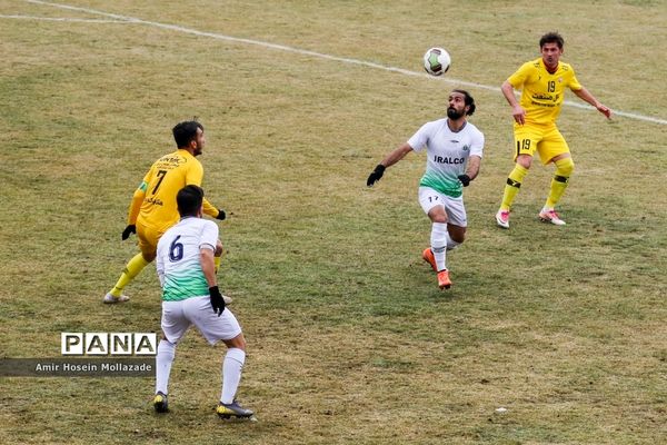 دیدار تیم های فوتبال نود ارومیه و آلومینیوم اراک