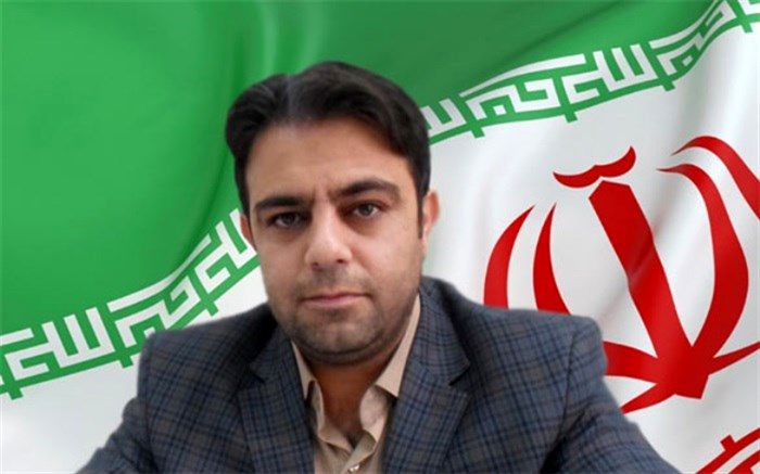 مسئولین ادارات و نهادها با برپائی میز خدمت ارتباط خود با مردم را افزایش دهند