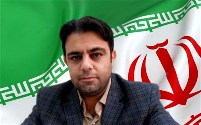 مسئولین ادارات و نهادها با برپائی میز خدمت ارتباط خود با مردم را افزایش دهند