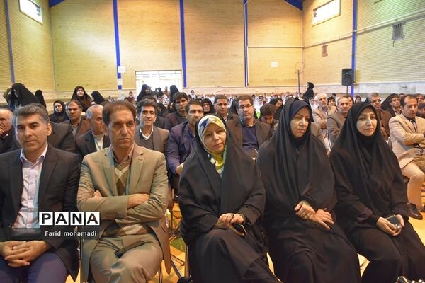 آیین سیل مهربانی همکلاسی ها در کرمانشاه
