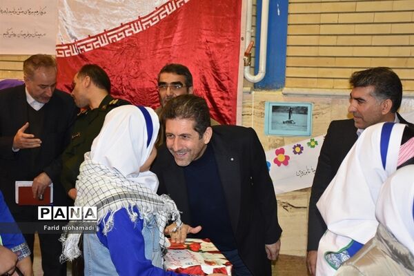 آیین سیل مهربانی همکلاسی ها در کرمانشاه