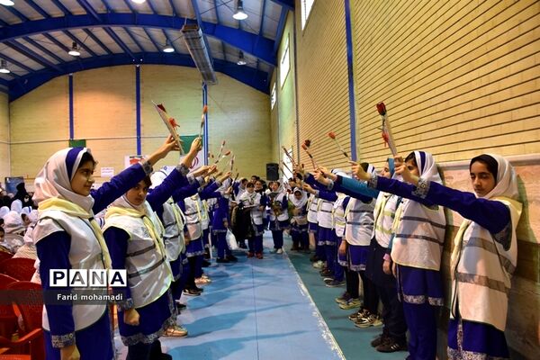 آیین سیل مهربانی همکلاسی ها در کرمانشاه