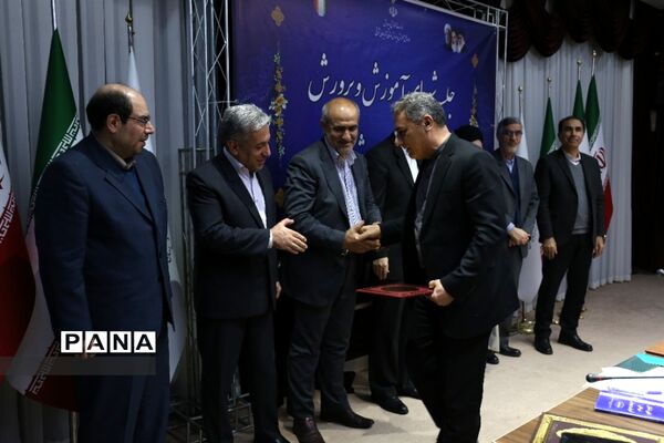 هفتمین جلسه شورای آموزش و پرورش سال ۹۸  استان آذربایجان شرقی در باشگاه فرهنگیان