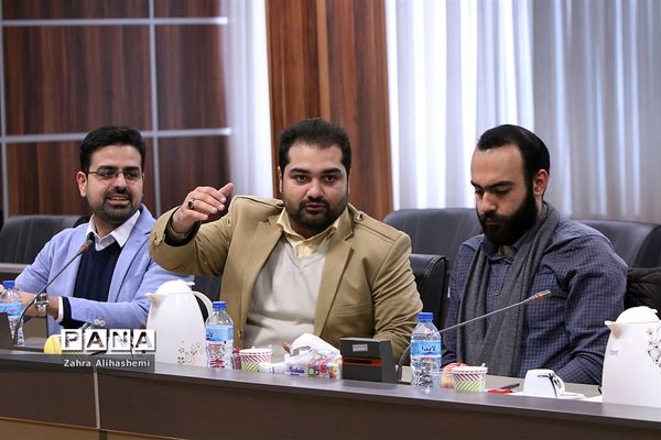 جلسه شورای مشورتی جوانان شهرستان تهران در کانون مفتح