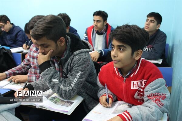 صبحگاه و کلاس دبیرستان سراج دوره اول شهرستان بوشهر