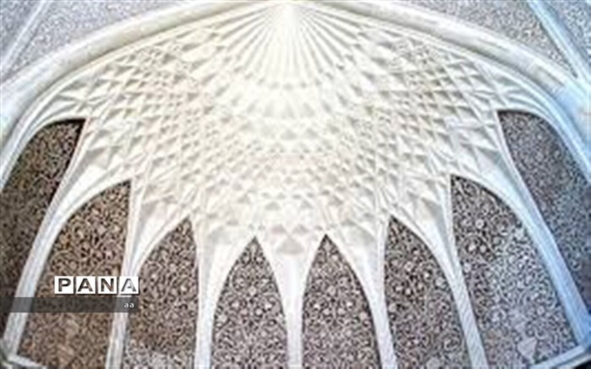 سابقه هنر گچ‌بری در لرستان چند هزار سال است؟