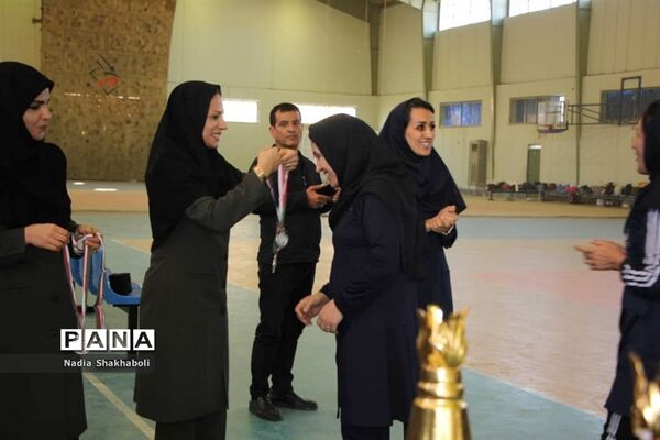 مقام اول والیبال بانوان گناوه در جشنواره ورزشی فرهنگیان بسیجی آموزش و ‌پرورش استان بوشهر