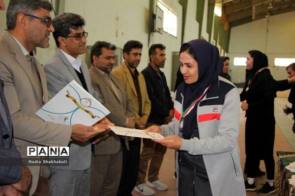 مقام اول والیبال بانوان گناوه در جشنواره ورزشی فرهنگیان بسیجی آموزش و ‌پرورش استان بوشهر
