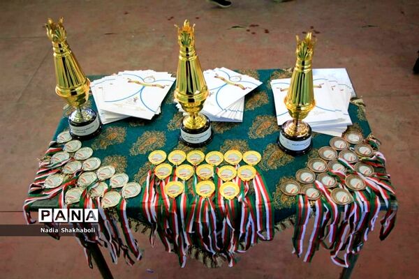 مقام اول والیبال بانوان گناوه در جشنواره ورزشی فرهنگیان بسیجی آموزش و ‌پرورش استان بوشهر