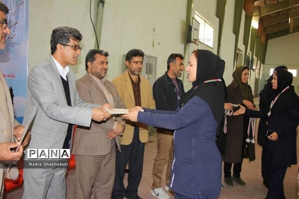 مقام اول والیبال بانوان گناوه در جشنواره ورزشی فرهنگیان بسیجی آموزش و ‌پرورش استان بوشهر