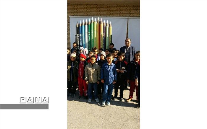 بازدید دانش اموزان دبستان حضرت قاسم(ع)ناحیه یک یزد از شرکت پارس مداد