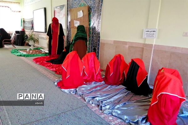 گرامیداشت ایام فاطمیه در دبیرستان ریحانه بهاباد