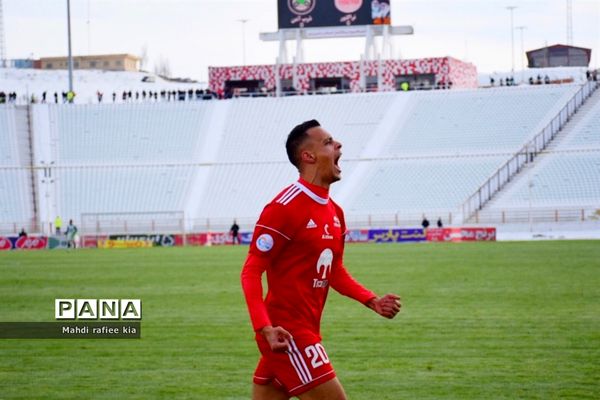 دیدار تیم‌هاى تراکتور و ذوب آهن