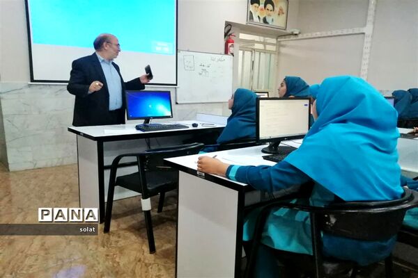 آموزش خبرنگاری در دبیرستان شهید صدوقی یزد