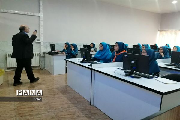 آموزش خبرنگاری در دبیرستان شهید صدوقی یزد