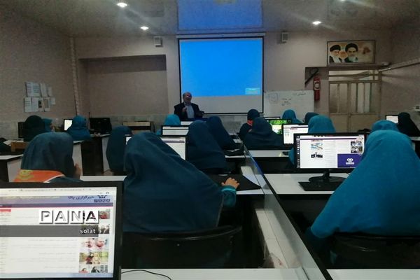 آموزش خبرنگاری در دبیرستان شهید صدوقی یزد