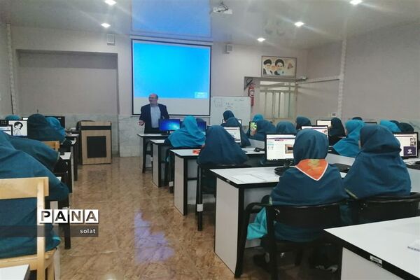 آموزش خبرنگاری در دبیرستان شهید صدوقی یزد