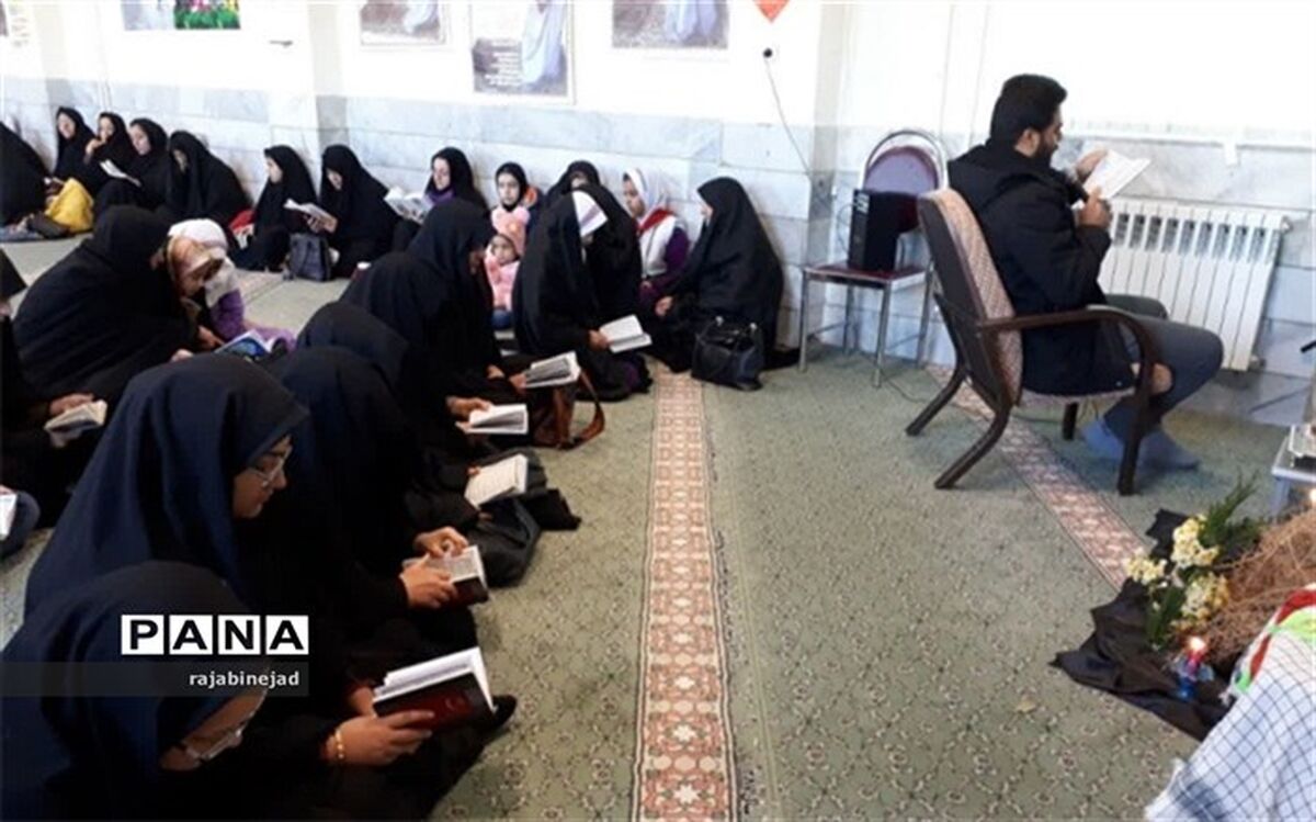 برگزاری دعای ندبه دانش آموزی در دبستان شاهد عبدالرحمن آدمی ابرکوه