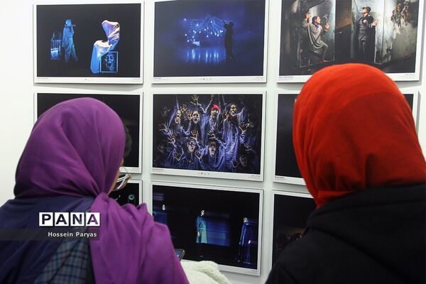 افتتاح نمایشگاه عکس «لحظه قطعی» و رونمایی از پوستر سی و هشتمین جشنواره بین‌المللی تئاتر فجر