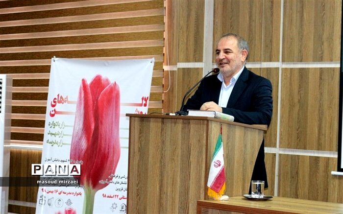 دانش آموزان با فرهنگ ایثار و شهادت عجین شوند