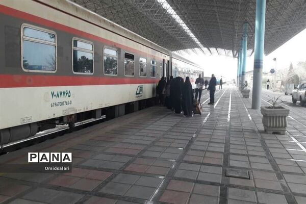 دانش آموزان دبیرستان سیدالشهدا ابرکوه در مشهد
