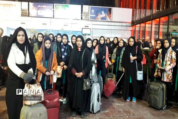 دانش آموزان دبیرستان سیدالشهدا ابرکوه در مشهد