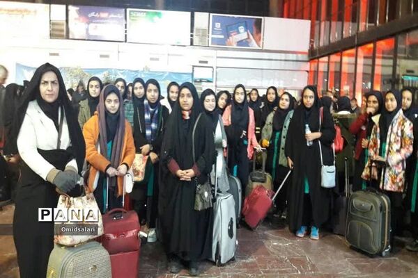 دانش آموزان دبیرستان سیدالشهدا ابرکوه در مشهد
