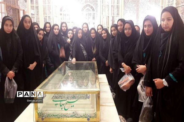 دانش آموزان دبیرستان سیدالشهدا ابرکوه در مشهد
