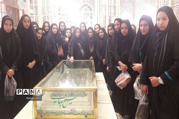 دانش آموزان دبیرستان سیدالشهدا ابرکوه در مشهد