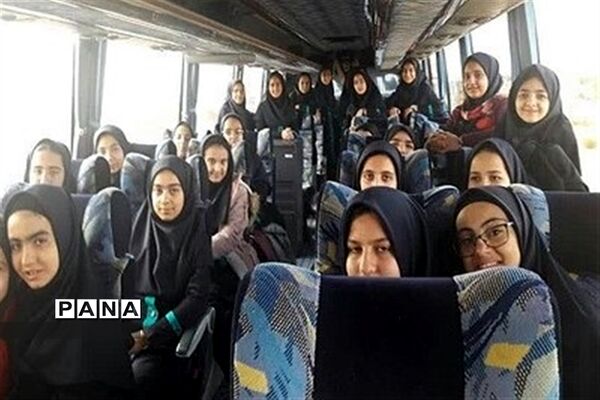 دانش آموزان دبیرستان سیدالشهدا ابرکوه در مشهد