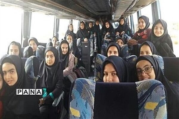 دانش آموزان دبیرستان سیدالشهدا ابرکوه در مشهد