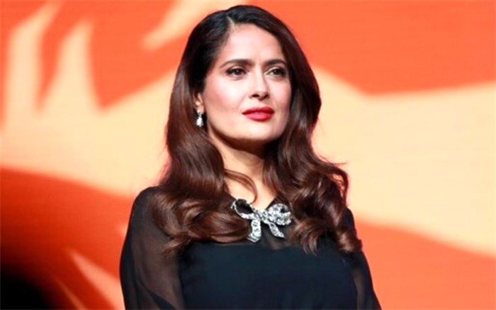 عذرخواهی بازیگر زن سرشناس برای تبلیغ یک کتاب