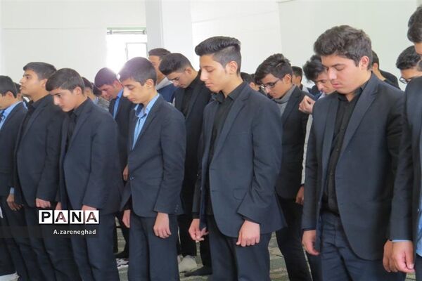 اقامه نماز و سخنرانی  امام جمعه اشکذر درهنرستان  خادمی