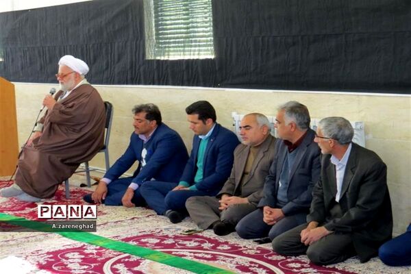 اقامه نماز و سخنرانی  امام جمعه اشکذر درهنرستان  خادمی
