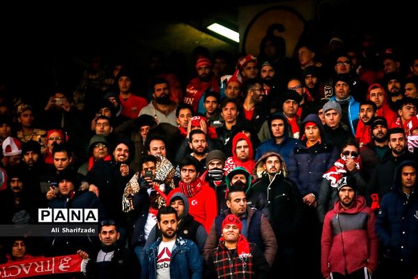دیدار تیم‌های فوتبال پرسپولیس و تراکتورسازی