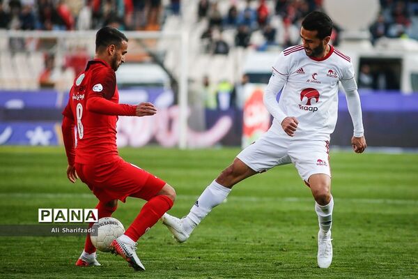 دیدار تیم‌های فوتبال پرسپولیس و تراکتورسازی