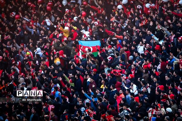 دیدار تیم‌های فوتبال پرسپولیس و تراکتورسازی