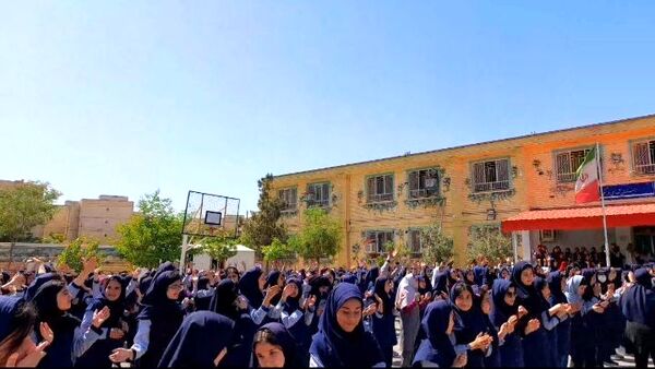 برگزاری جشن روز معلم در دبستان شهدای فرهنگی