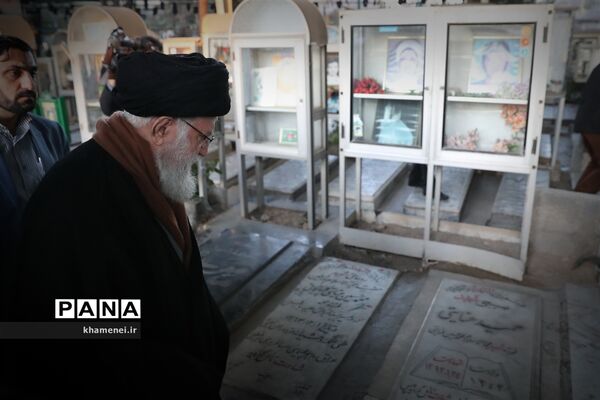 حضور رهبر انقلاب اسلامی در مرقد مطهر امام راحل و گلزار شهدای بهشت زهرا