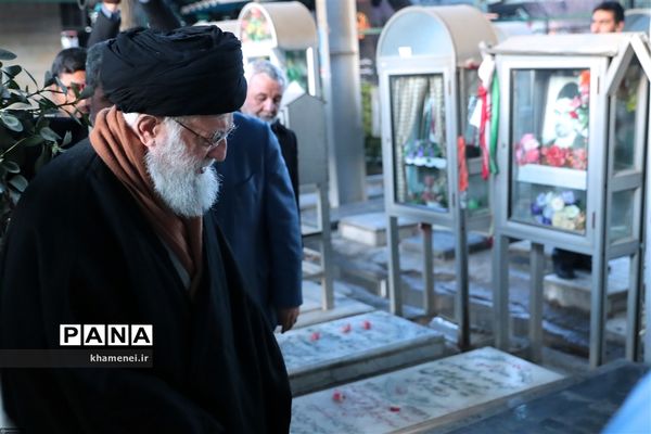 حضور رهبر انقلاب اسلامی در مرقد مطهر امام راحل و گلزار شهدای بهشت زهرا
