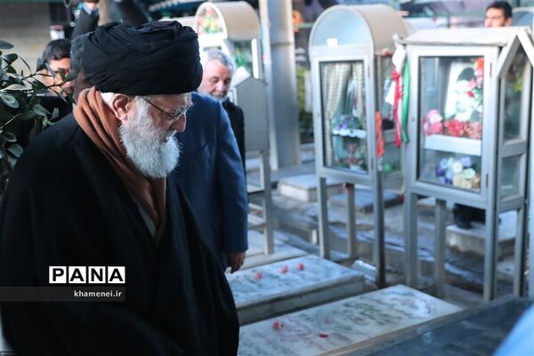 حضور رهبر انقلاب اسلامی در مرقد مطهر امام راحل و گلزار شهدای بهشت زهرا
