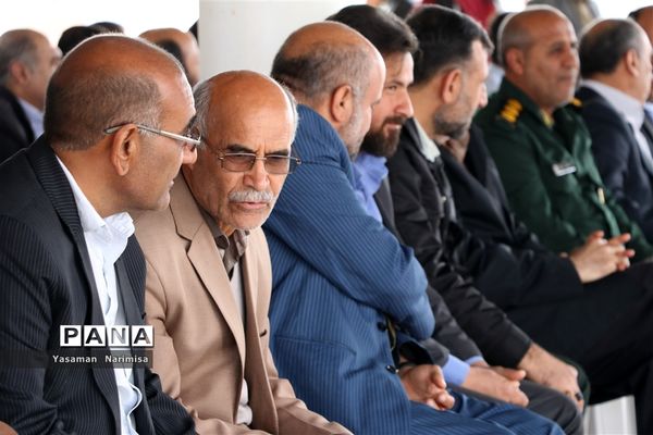 نواخته شدن زنگ انقلاب و مراسم نمادین استقبال ار ورود امام خمینی(ره) در شهرستان امیدیه