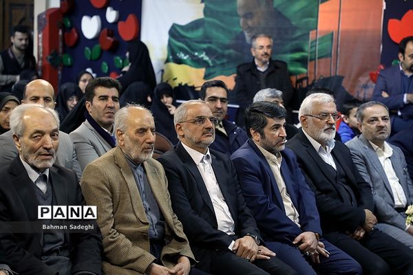 نواختن زنگ انقلاب در «مدرسه رفاه»