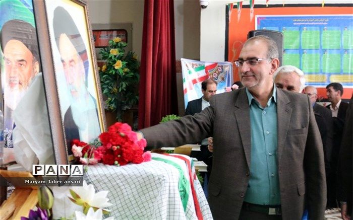 گلبانگ انقلاب در کلیه مدارس شهرستان دهاقان به صدا در آمد